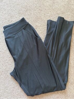 🦋 LULULEMON - Size 4 Charcoal/Black Colour Shiny Pants - Womens